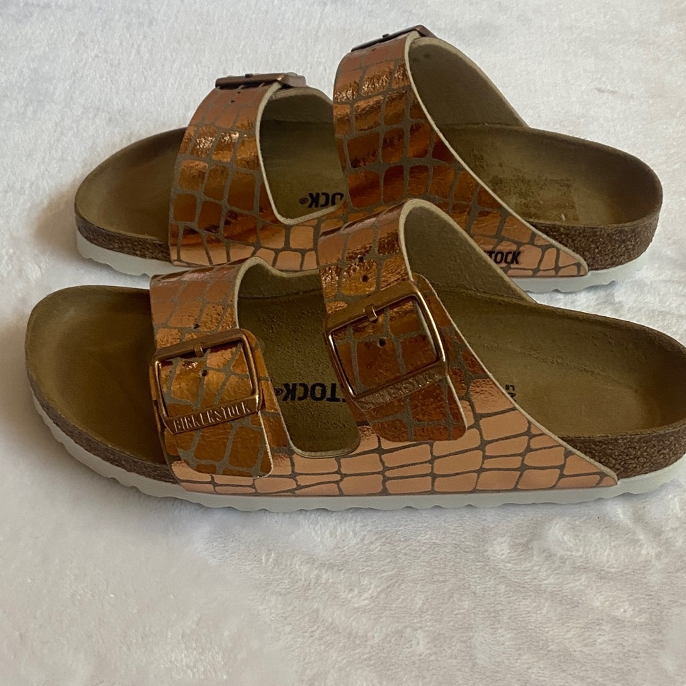 Birkenstock Women Metallic Copper Sandals - Picture 4 of 7